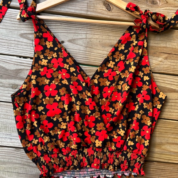 Women’s Willow & Root Large Floral V-Neck Blouse Tank Top - Picture 9 of 12